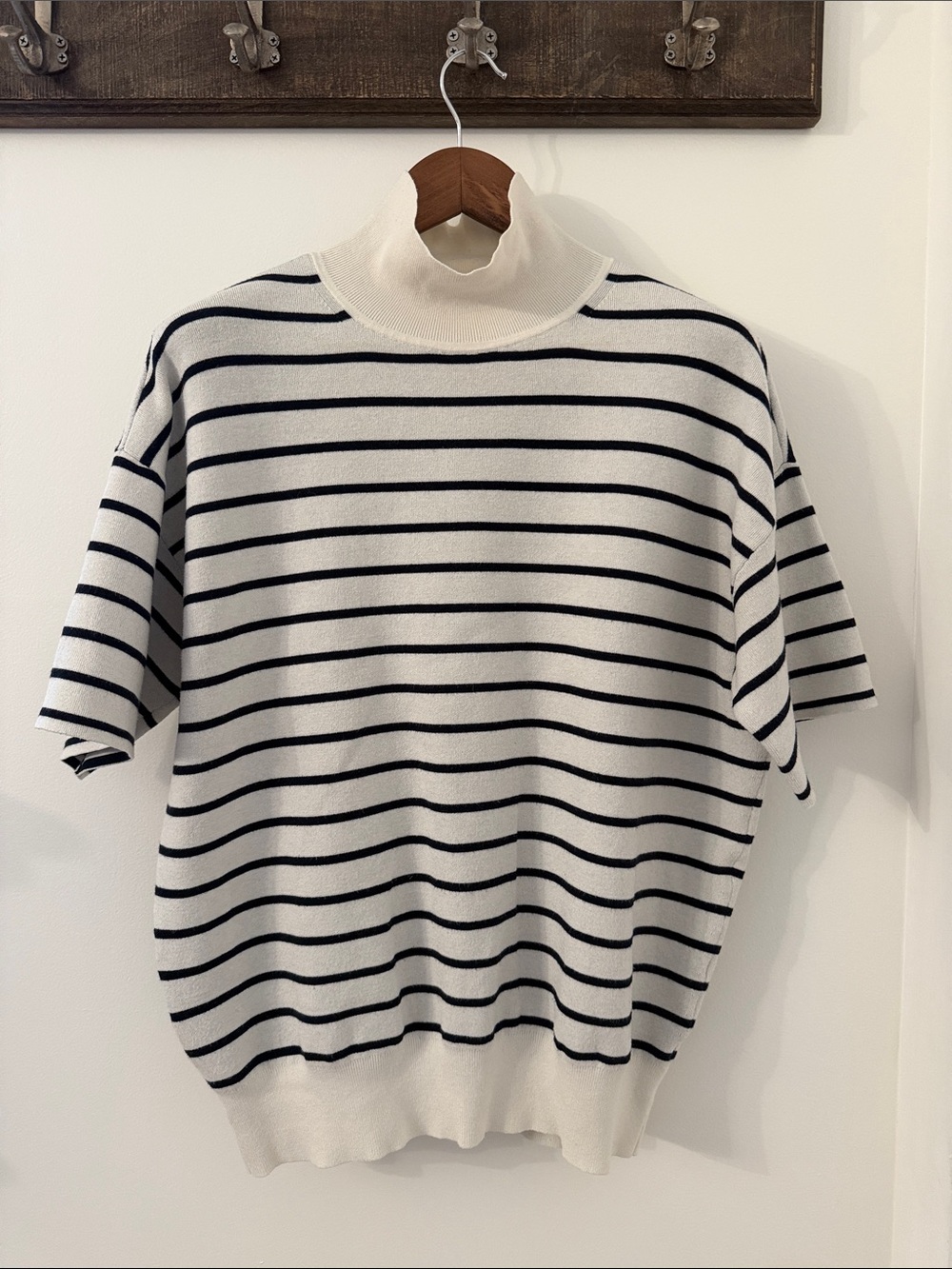 Babaton : Aritzia Cream & Navy Striped Short-Sleeve Mockneck Sweater Size M
